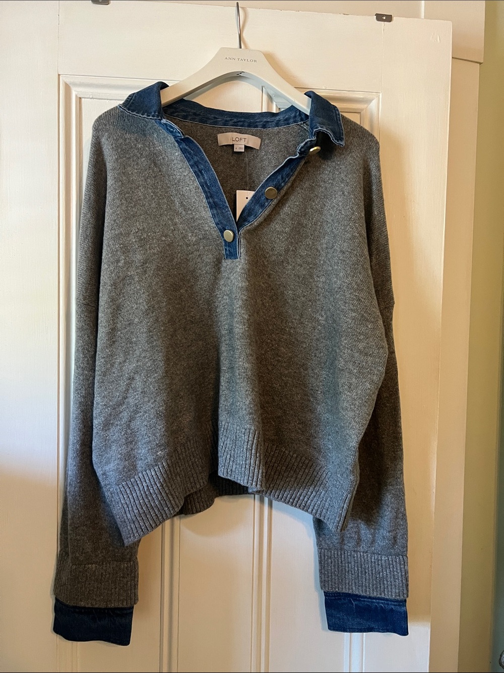 LOFT Gray V‑Neck Pullover Sweater with Denim Trim